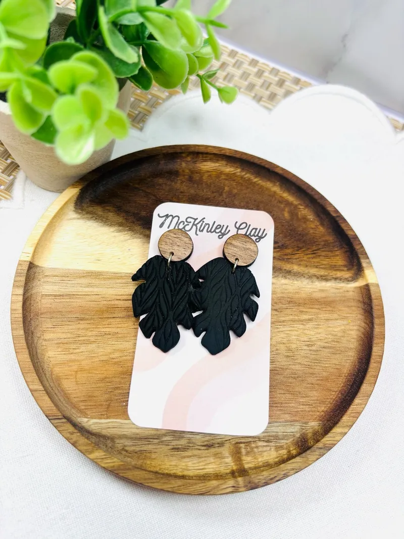 Black & Wood Leaf
