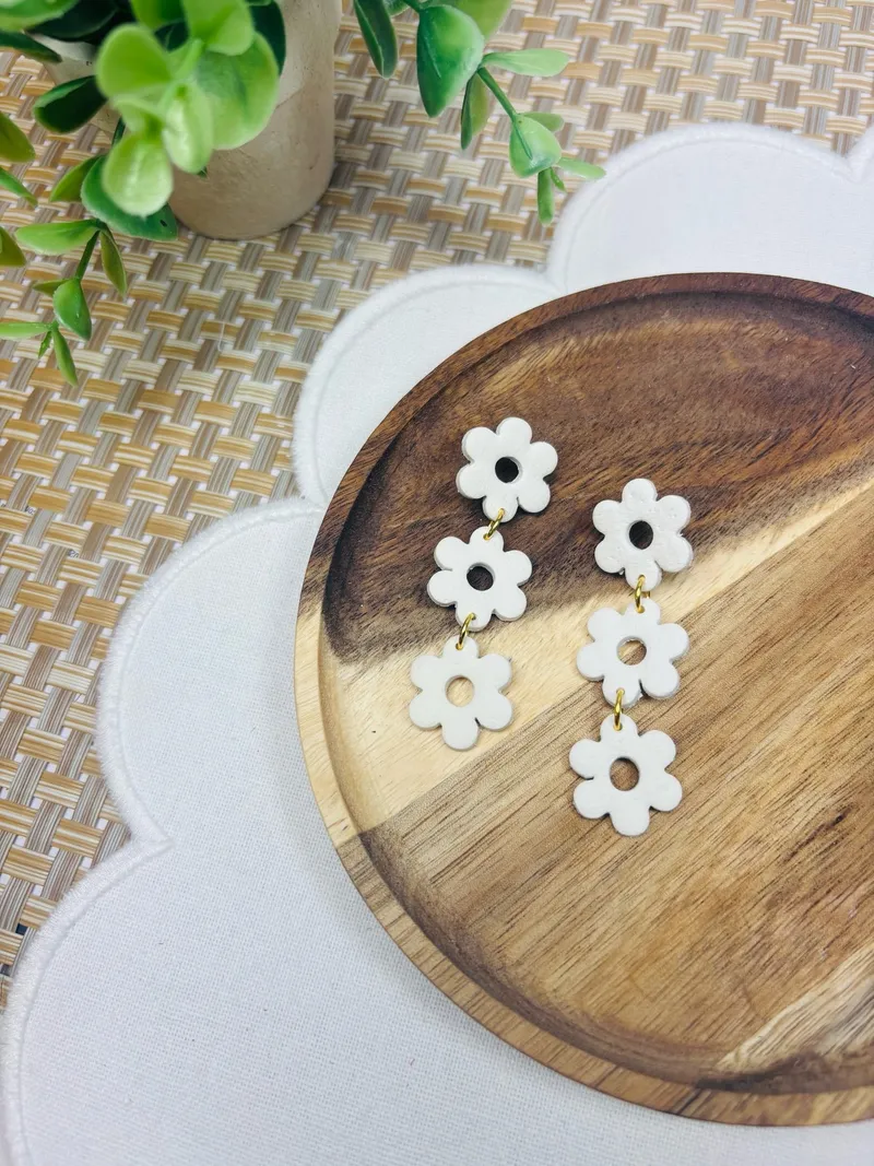 White Daisy Dangle