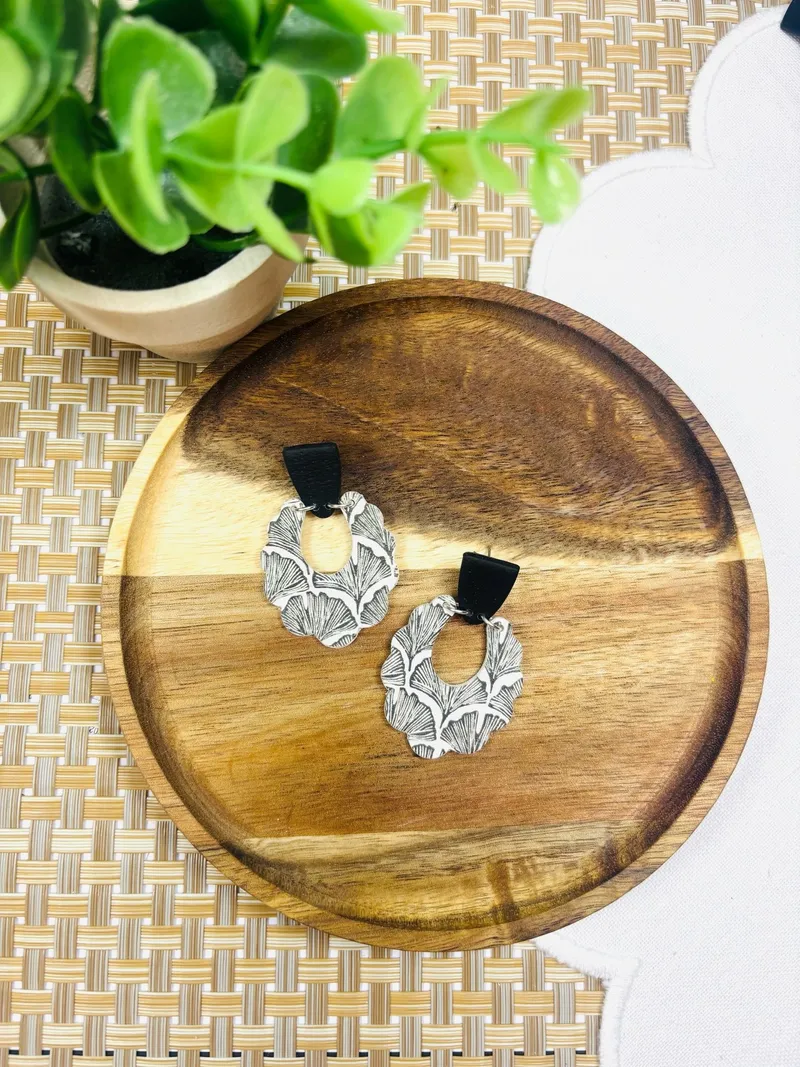 Black & White Ginkgo