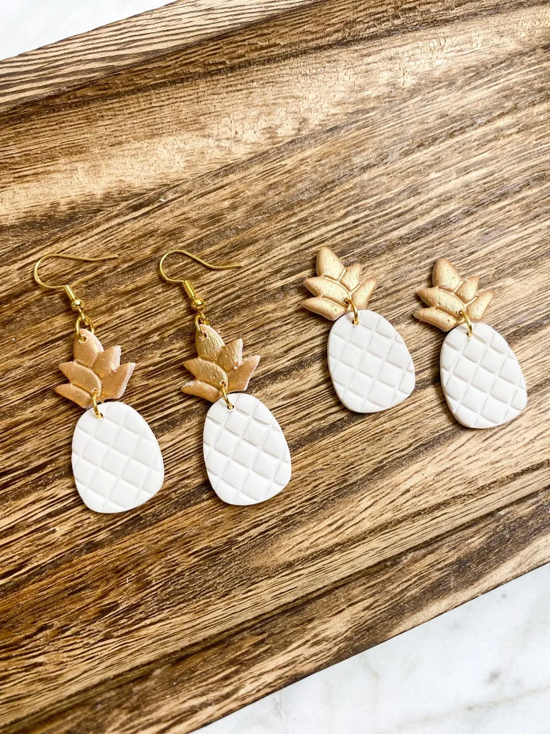 White & Gold Pineapples