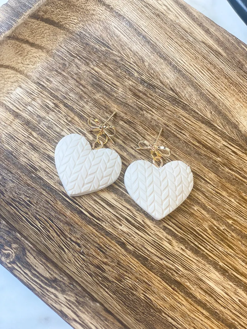 White Puffy Heart W/ Bow