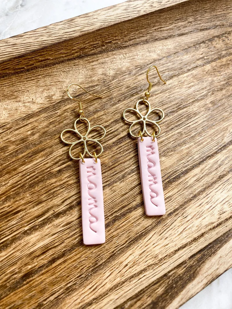 Mama Daisy Dangle
