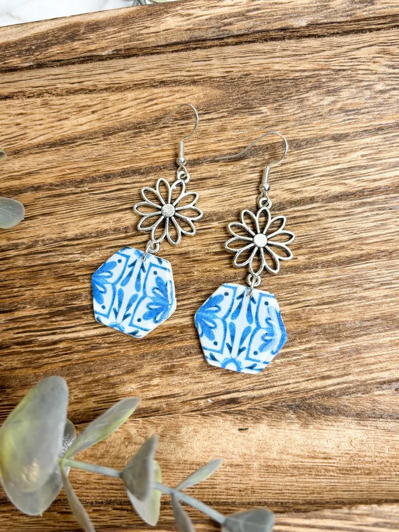 Blue & White Pottery Daisy