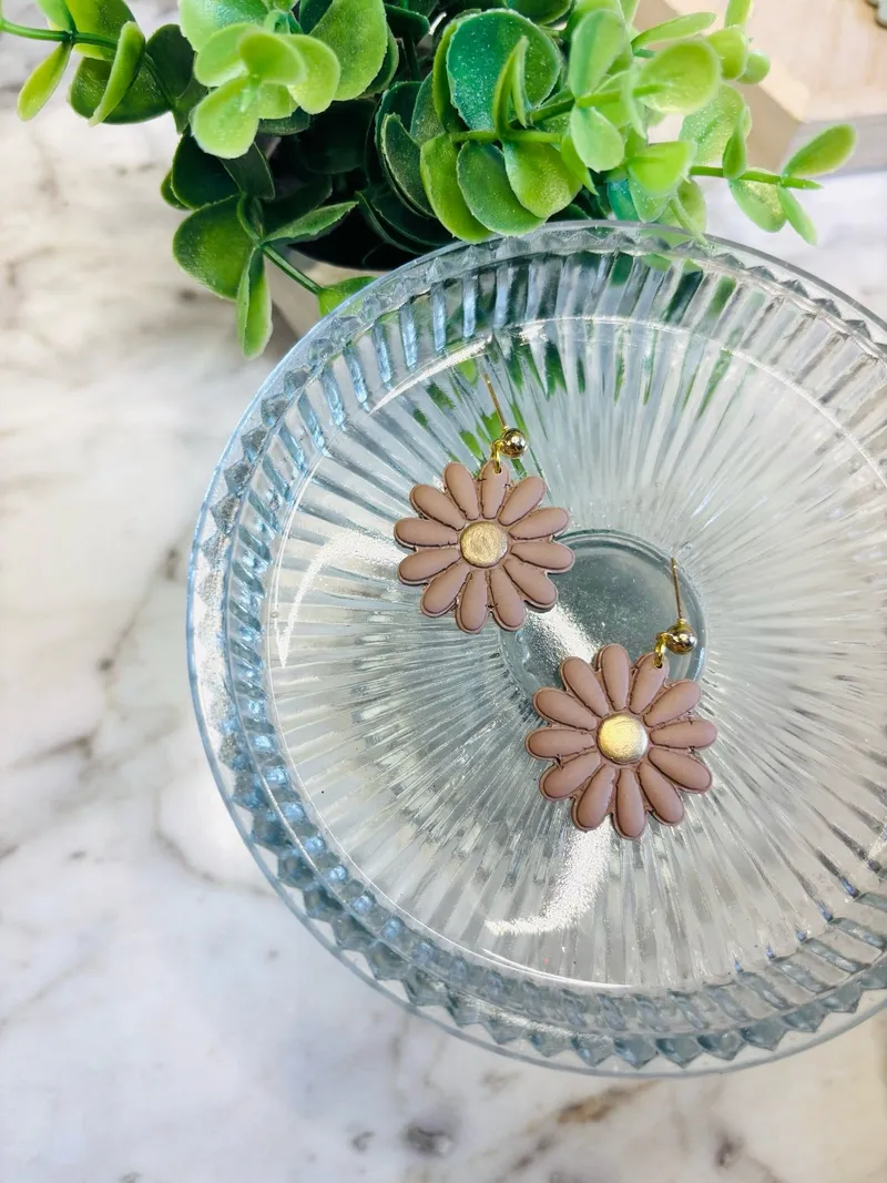 Neutral Daisy