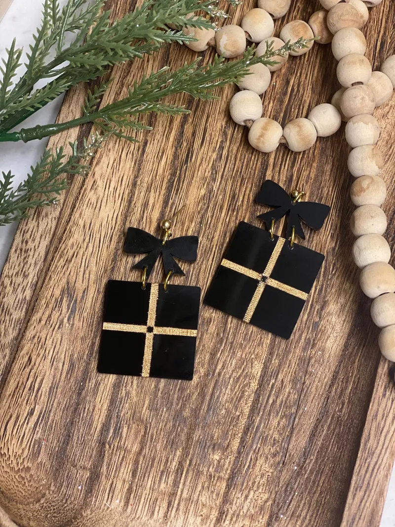 Black & Gold Gift